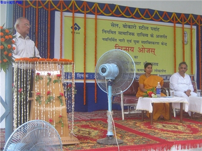 SECRETARY SHRI MAHESH TRIPATHI ADDRESSING THE GATHERING ON THE OCASSION OF CHINMAYA OJAS.jpg